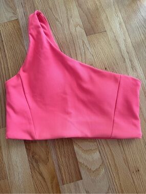 Vibrant hot pink ribbed one-shoulder sports bra!
